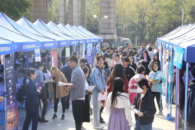 leyu乐鱼织梦成帆职选洪山！“大学之城就业节”春季首场走进武汉纺织大学(图1)