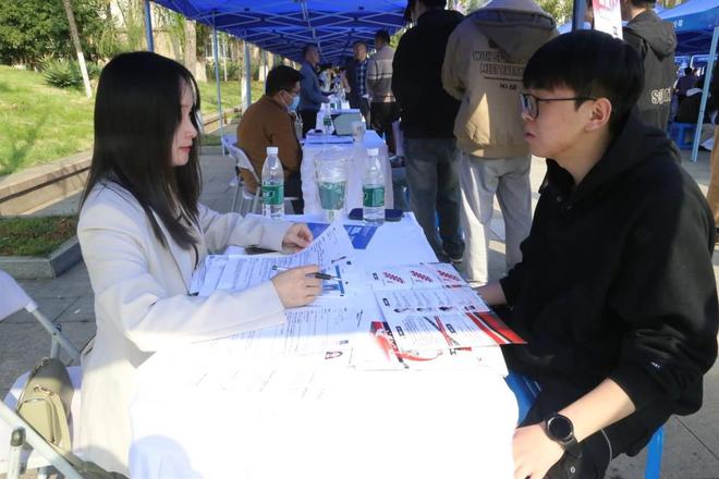 leyu乐鱼织梦成帆职选洪山！“大学之城就业节”春季首场走进武汉纺织大学(图4)